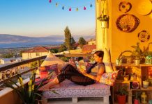 Balkon Dekorasyonu: Meyve Kasalarından Çiçeklik ve Hasır Sepetler Nasıl Yapılır?